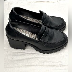 Heeled shoes. Size 8.5